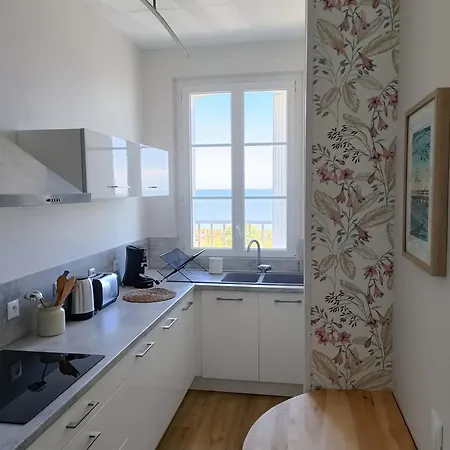 Chez Solange, En Front De Appartement