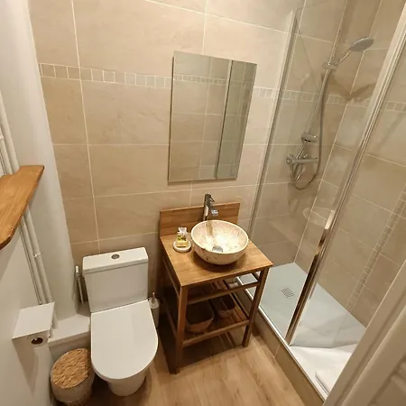 Chez Solange, En Front De Appartement