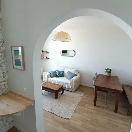 Chez Solange, En Front De Appartement *